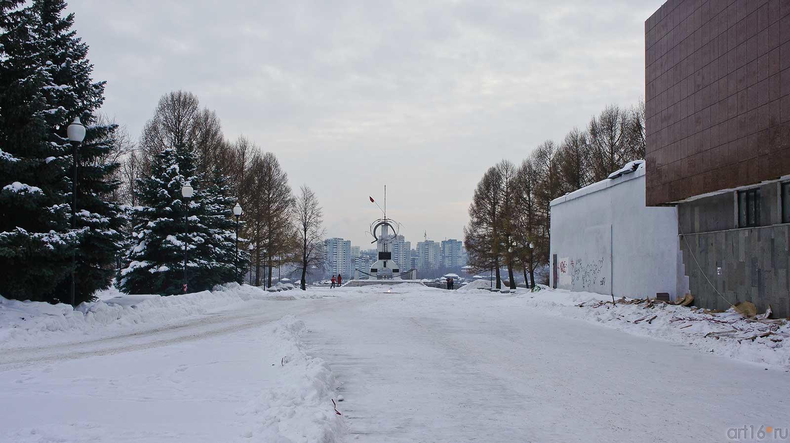 Дорога к памятнику «Борцам революции» от Музея-диорамы в Мотовилихе::Мотовилиха