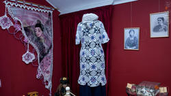 Гобелен «Тартария», женский комплект (платье, берет). Л.Х.Алимбек-Тагирова
