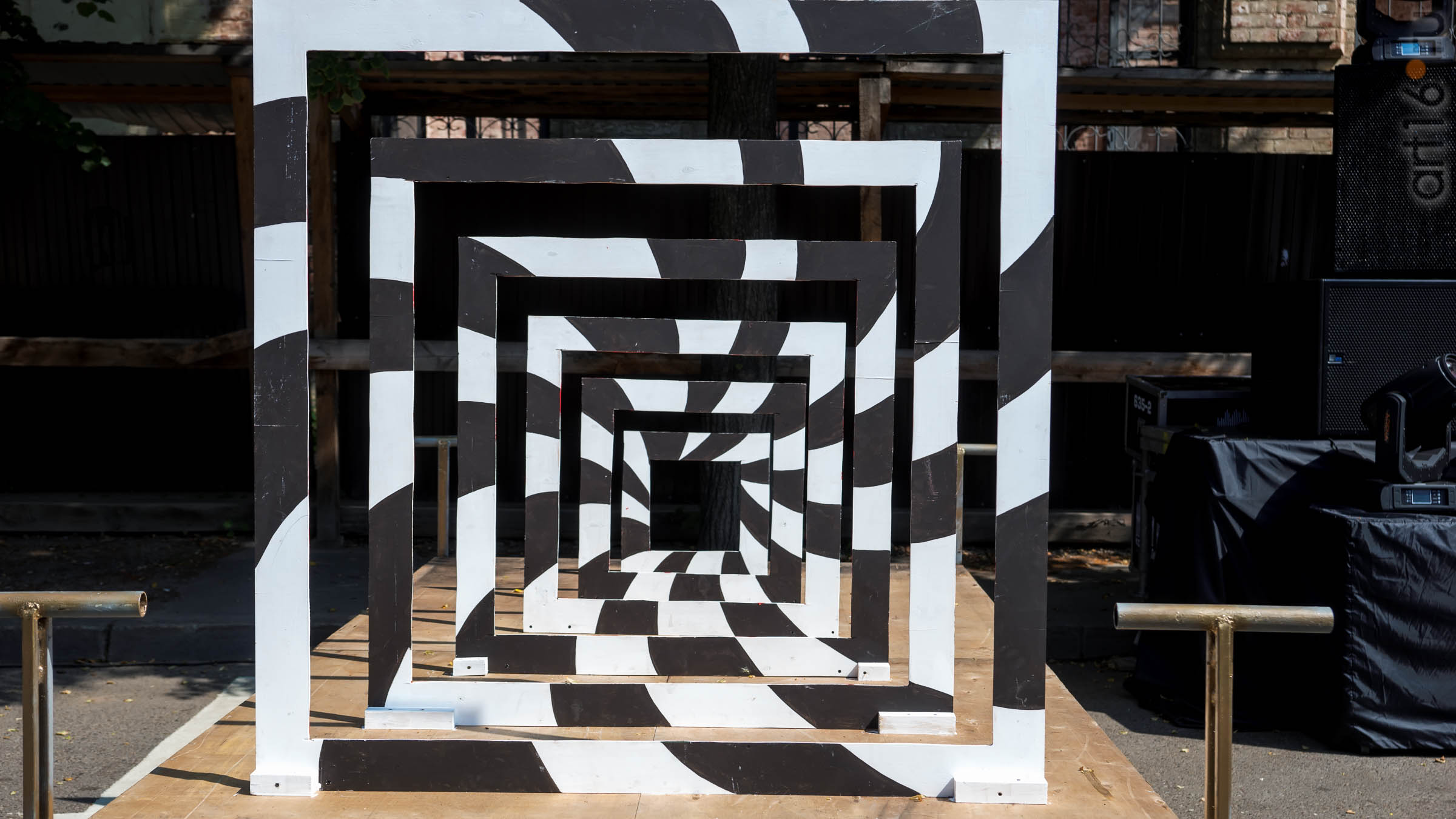 ::Окно в Париж. Фестиваль моды, дизайна и уличного перфоманса