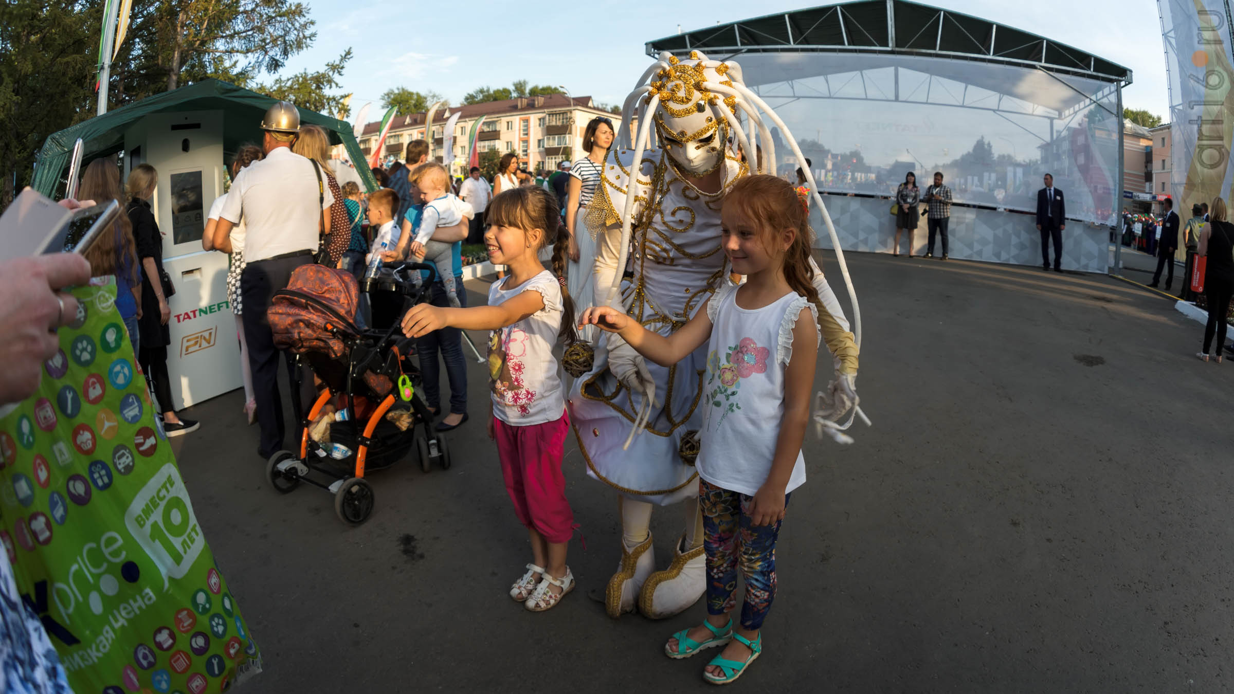 Альметьевск, День города, 02.09.2017::Альметьевск. Пилотный проект “Сказки о золотых яблоках” — 2017. Паблик-арт