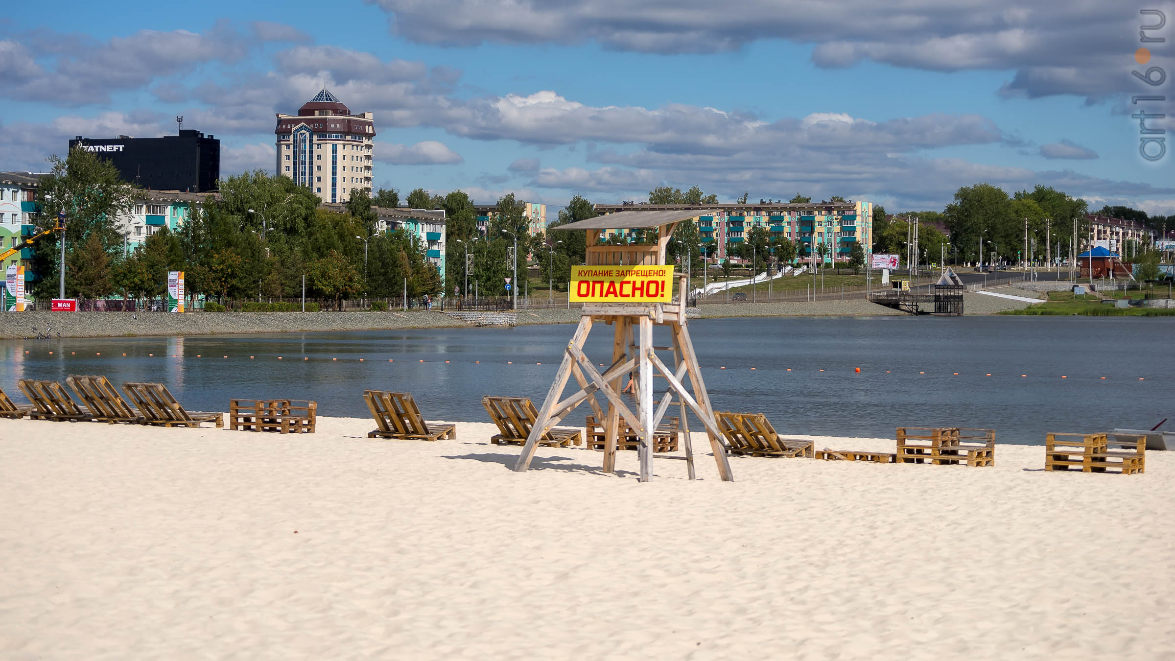 Пляж, но купание запрещено. Опасно.::Альметьевск. «Сказки о золотых яблоках» — 2018