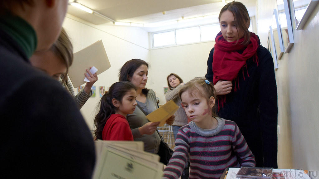 Награждение участников выставки «Путешествие красного зонтика»::«Путешествие красного зонтика»