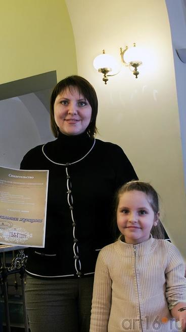  Елена Сергеевна награждена Свидетельством ʺСама обаятельная и привлекательнаяʺ::8 марта 2012. «О, женщина – дар материнства и любви!»