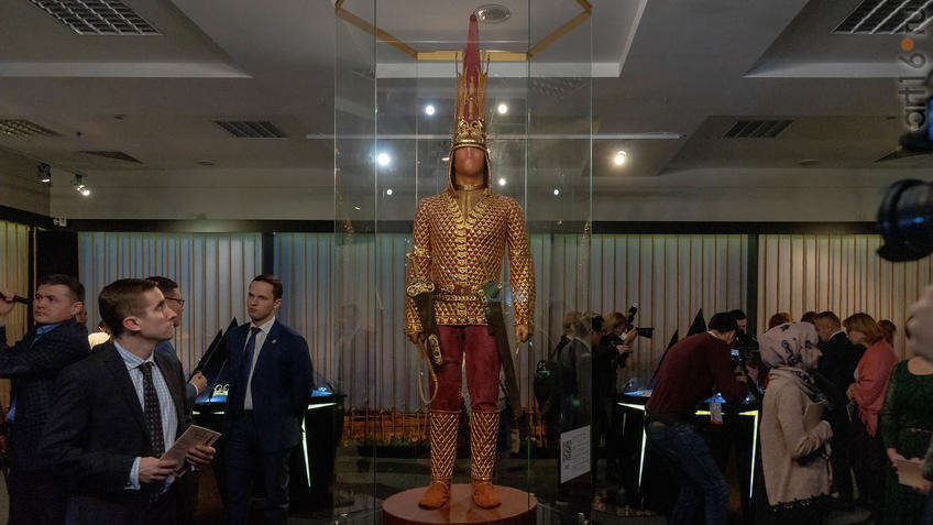 Реконструкция одеяния и вооружения ʺЗолотого человекаʺ::Шествие Золотого человека по музеям мира