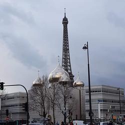 Вид на Российский духовно-культурный православный центр в Париже 