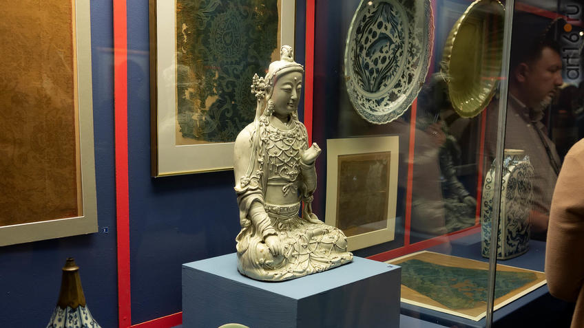 Фото №955556. Чаби, жена Хубилай-хана, алтарная портретная скульптура в виде Бодхисаттвы