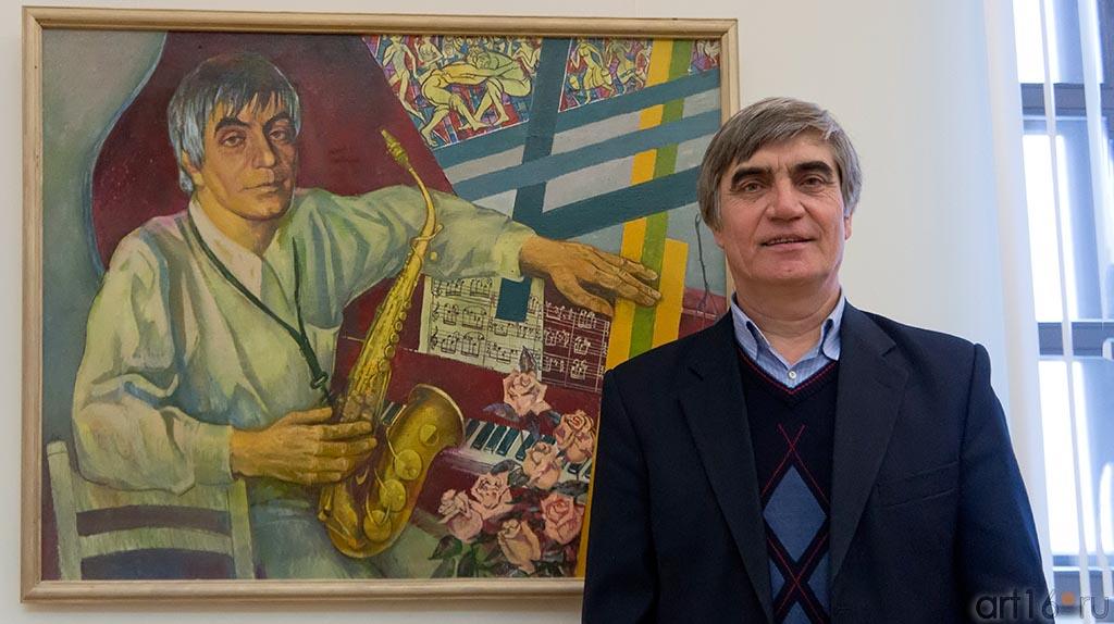 Рашид Каримуллин возле своего портрета:: Абрек Абзгильдин