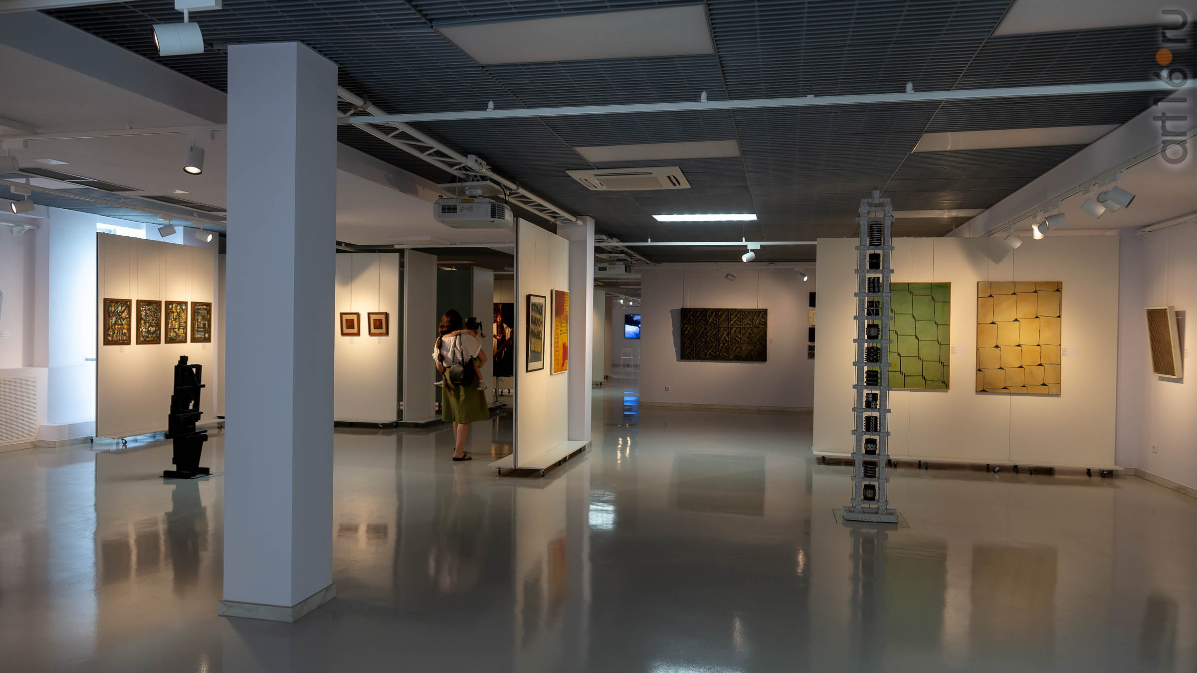 Фрагмент экспозиции выставки художников Дагестана в ГСИ ГМИИ РТ::Transformatio. Современное искусство Дагестана