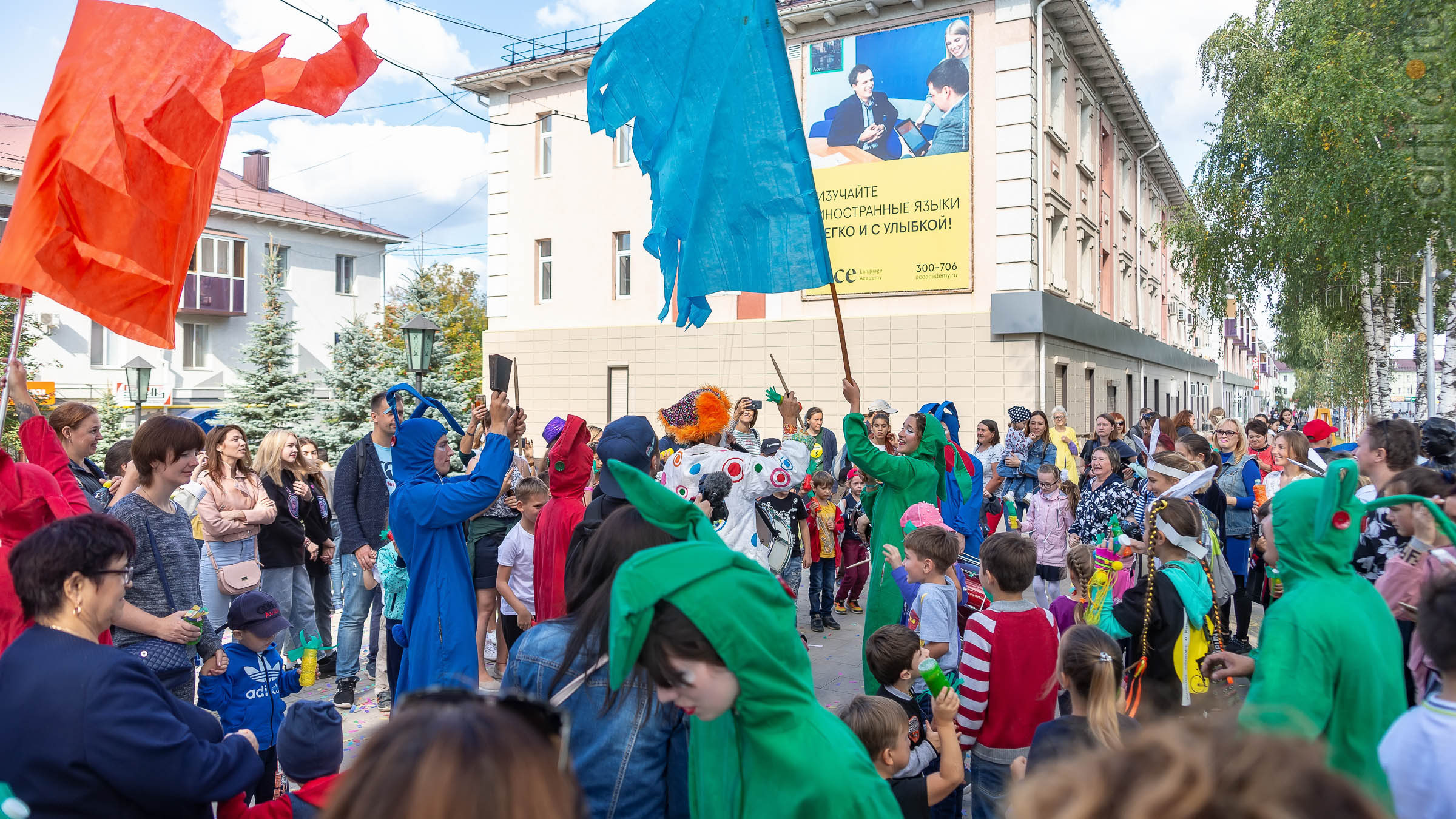 Карнавал «Зайчество» от Упсала-Цирка  (Санкт-Петербург), Альметьевск, 07.09.2019::Паблик-арт программа «Сказки о золотых яблоках»