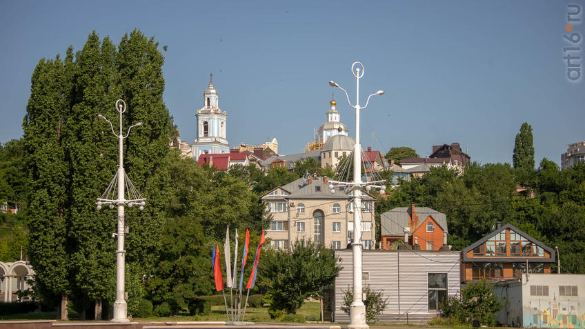 Фото №970158. Вид с набережной на город. Вдали видна Никольская церковь