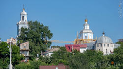 Храм Николая Чудотворца (на заднем плане)