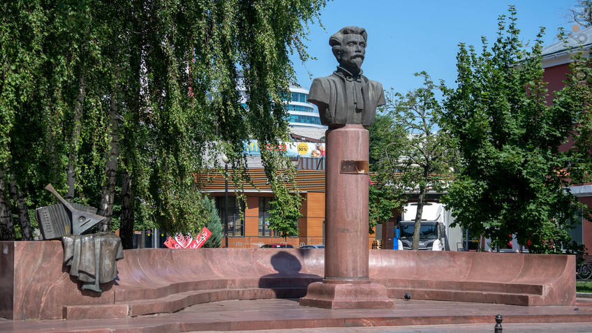 Памятник Пятницкому М.Е.::Воронеж 20.07.2019