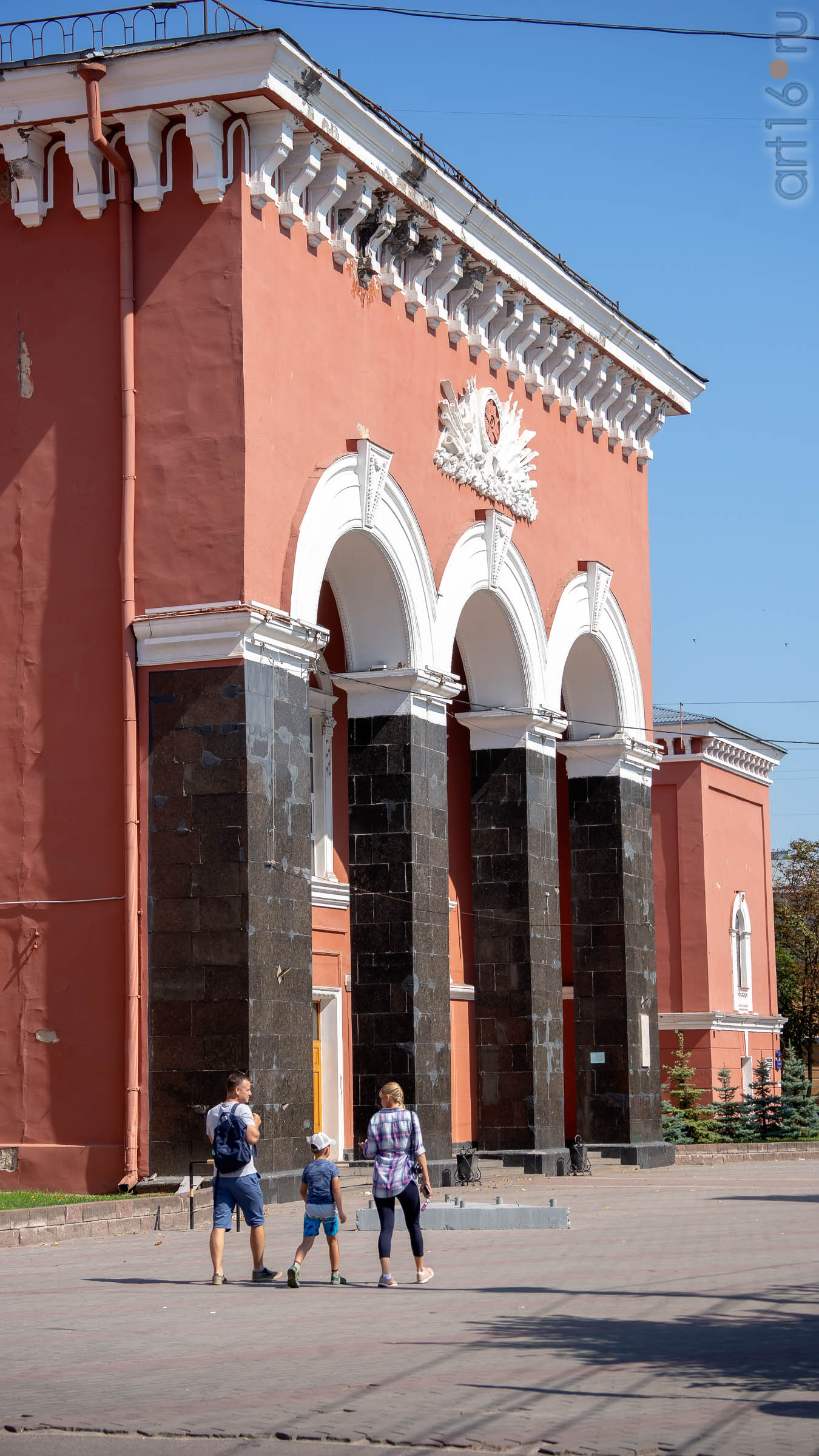 Дом офицеров ( пр. Революции, 32). Ныне Дом молодежи::Воронеж 20.07.2019