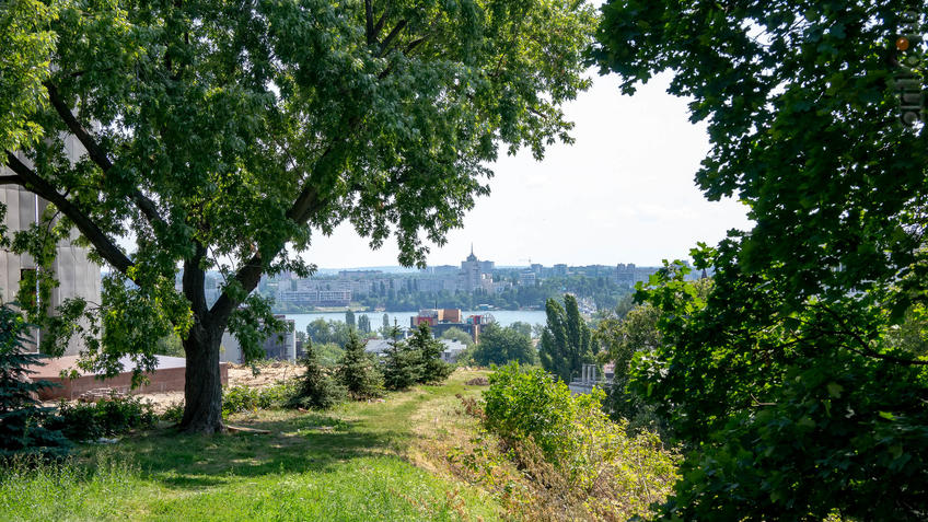 Вид на Воронежское водохранилище от стелы с орденом Отечественной войны I степени::Воронеж 20.07.2019