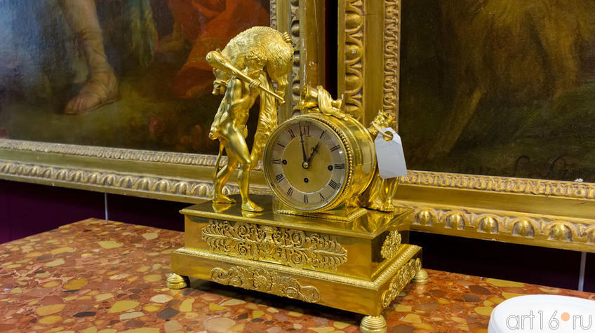 «Охотник с кабаном». Часы выполнены из чеканной, позолоченной бронзы. Франция, XlX век::Антикварная галерея ASG