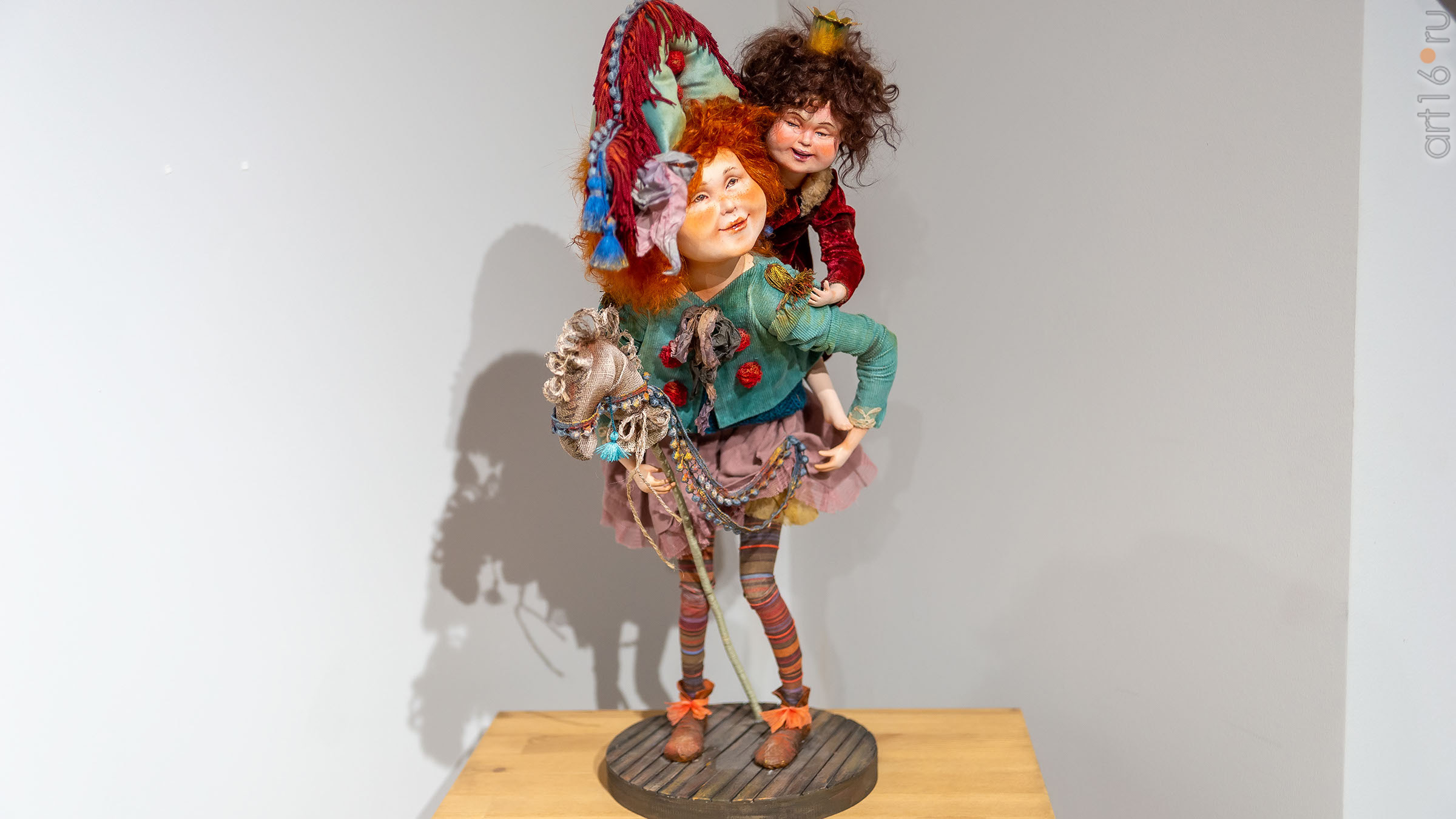 Игра в лошадки. Творческий дуэт «АняМаня»::Зал второго этажа и антресоли. Музейная коллекция