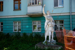 Монумент «Комсомолка и пионер», ул. Клары Цеткин, Казань