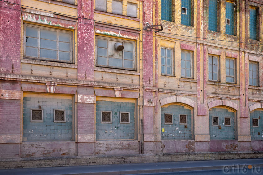 Фасад здания по ул. Клары Цеткин, Казань::Адмиралтейская слобода, Казань, 22 июня 2020