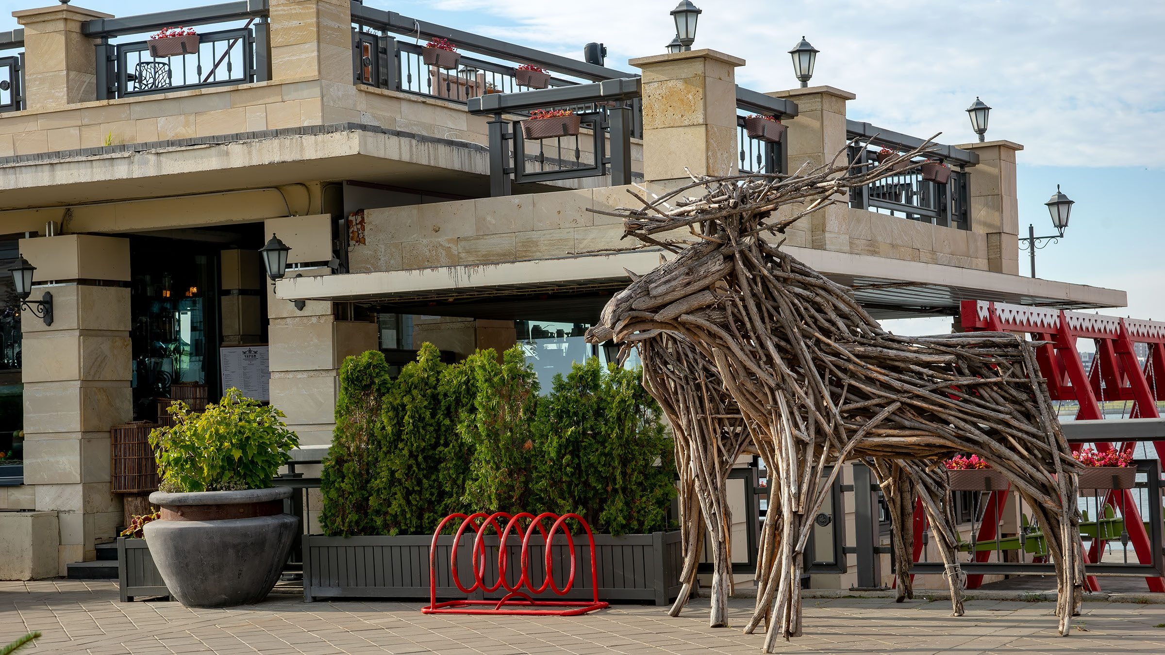 Скульптура Оленя с олененком на Кремлевской набережной::Кремлевская набережная, 30 июля 2020