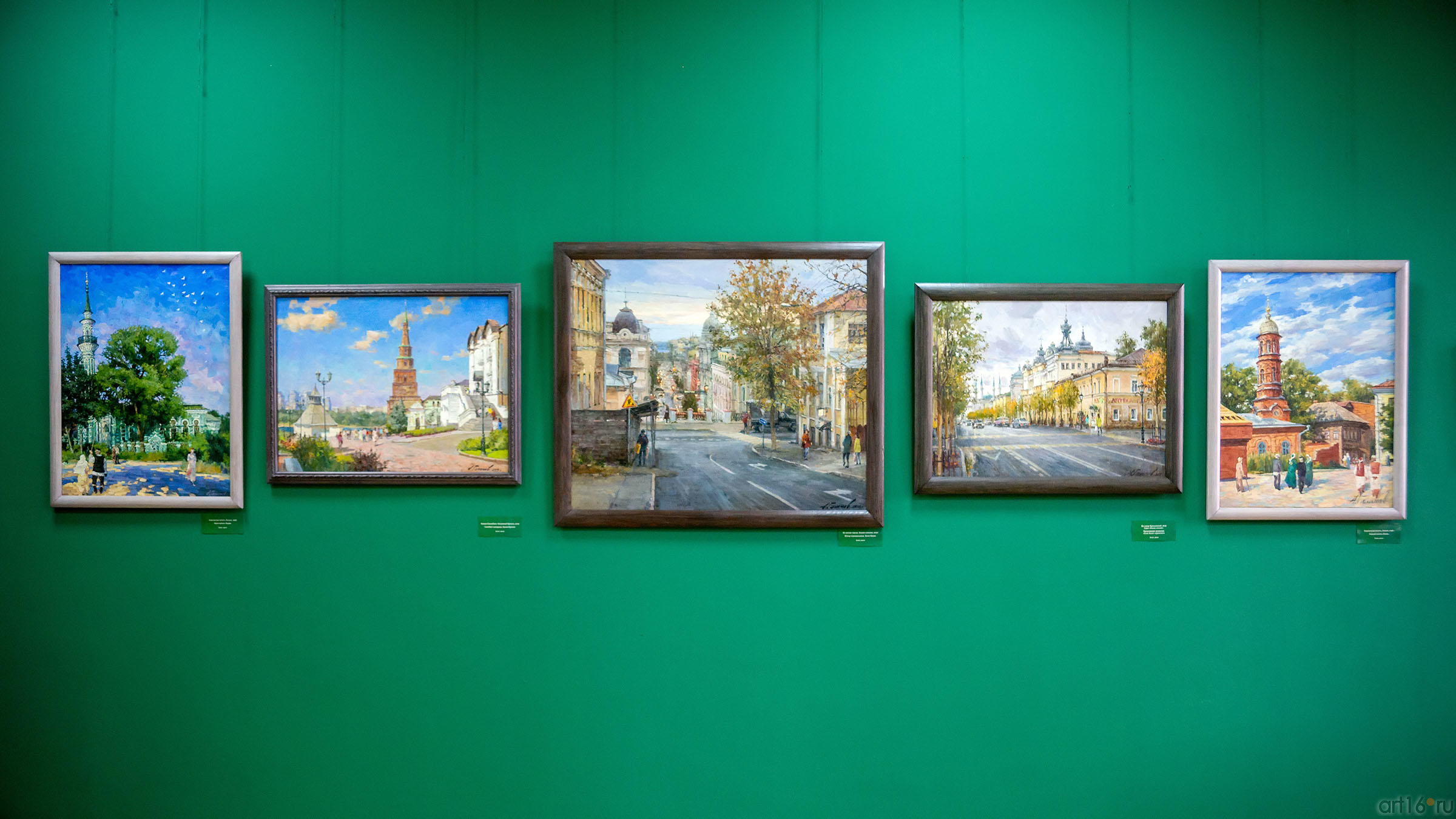 Фрагмент экспозици выставки Азата Галимова «Между Западом и Востоком»::Выставка «Азат Галимов. Между Западом и Востоком»