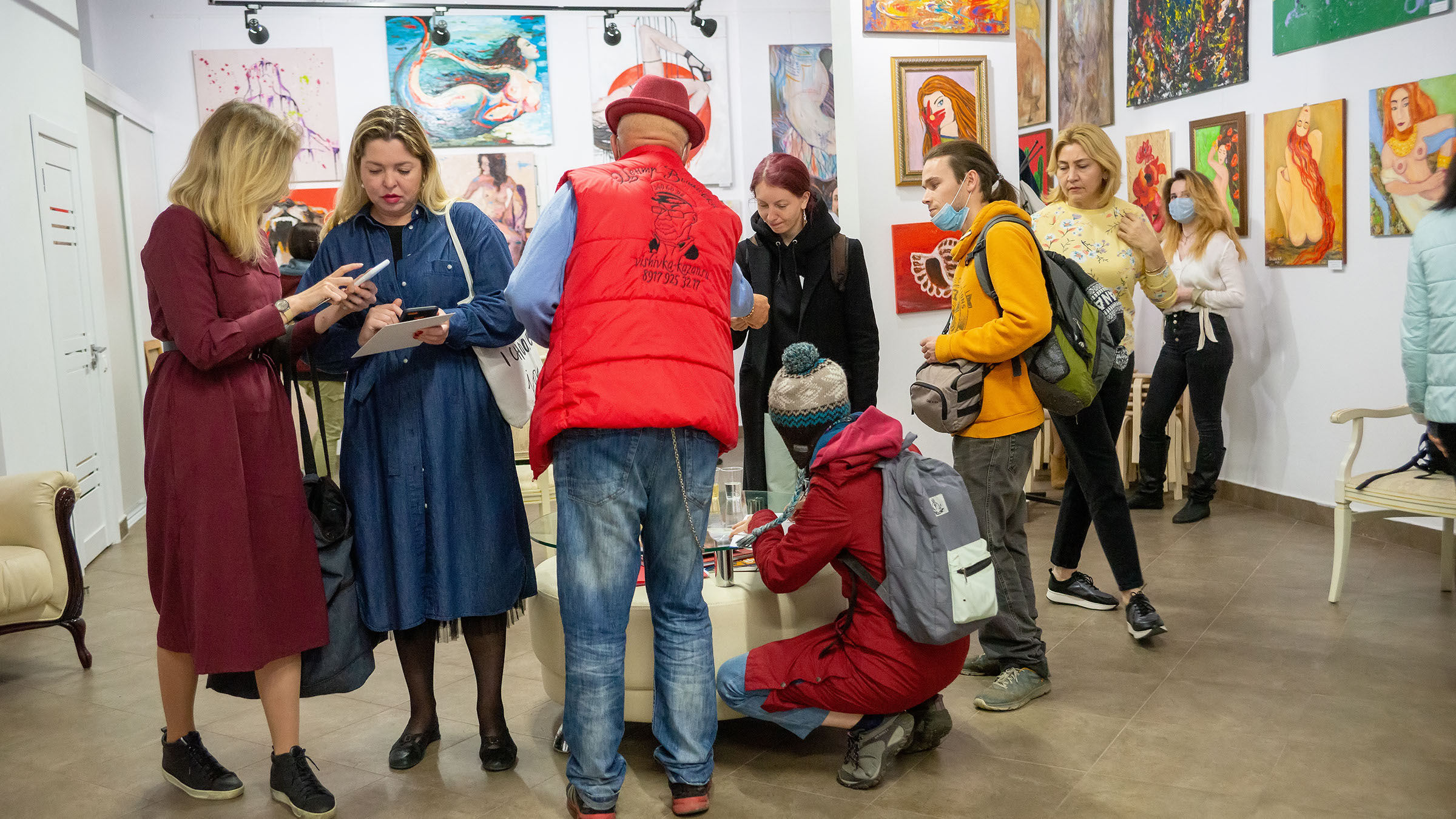 У  Книги отзывов. В экспозиционном пространстве выставки «АРТ ИНТЕРЬЕР»::Выставка «АРТ Интерьер»