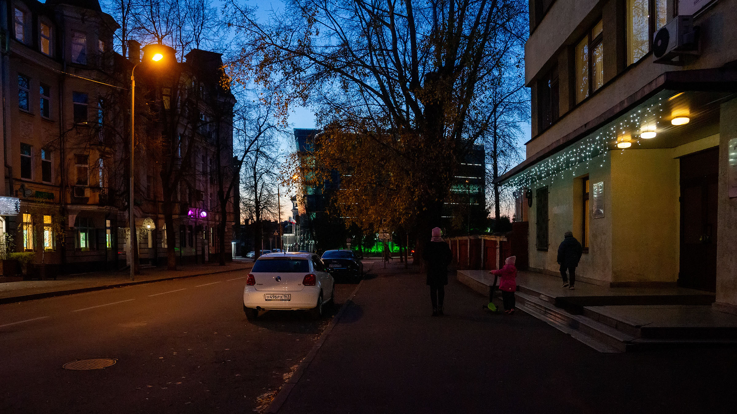 Ул. Щапова. Сумерки, Казань, октябрь 2020::Казань, улицы города. Сумерки. Октябрь 2020