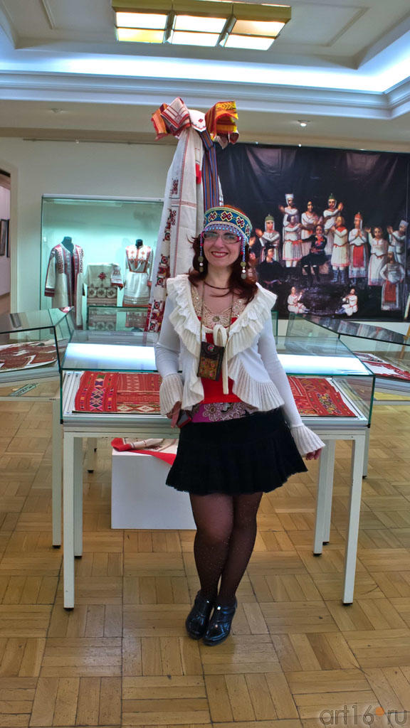 Елена Баймяшкина на выставке ʺИскусство чувашского народаʺ::Искусство чувашского народа