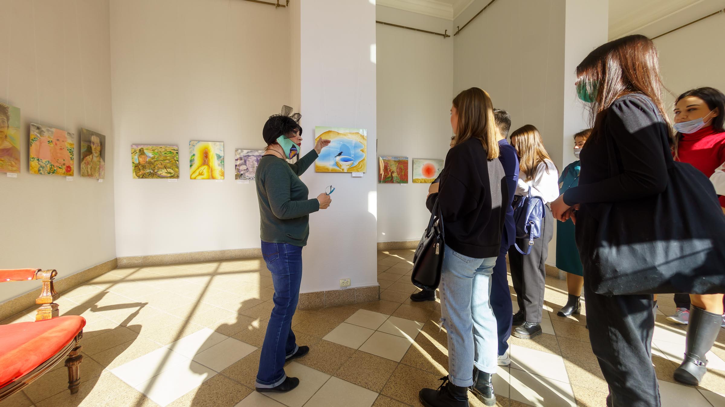 Экскурсия по авторскрой выставке  Щетинкиной Елены Александровны::Щетинкина Елена Александровна «Пространство фарфора»