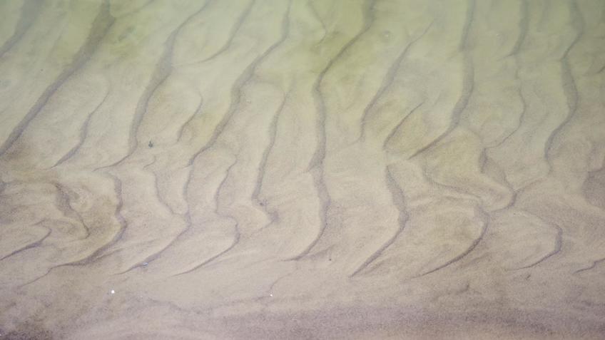 Фото №992825. Речной песок. Вид сквозь воду