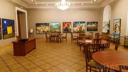 Фрагмент экспозиции выставки А.Шаймарданова в Галерее «Окно»